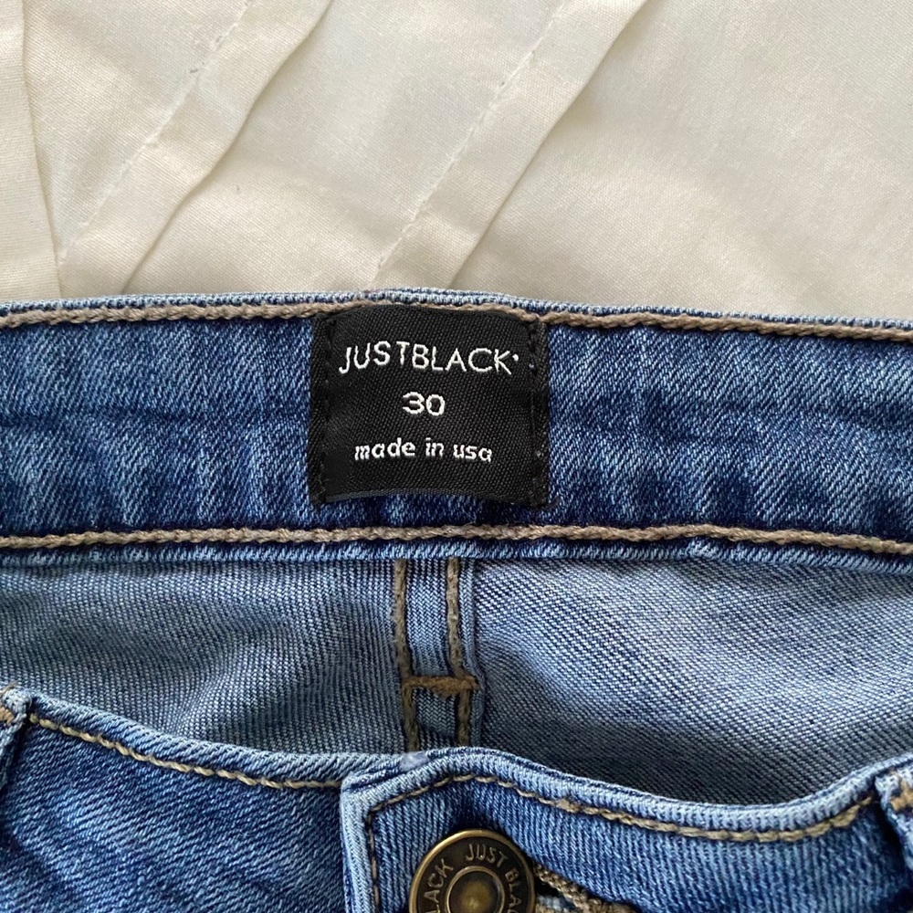 JUST BLACK High Rise Med Wash Distressed Hem Denim - Picture 9 of 9